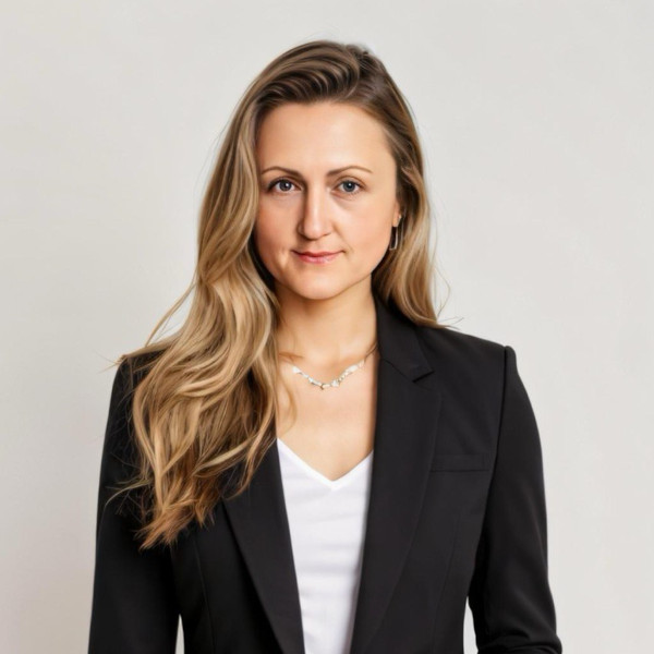 Dr Mariia Han